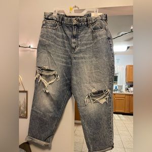 American Eagle Ripped Curvy Mom Jeans